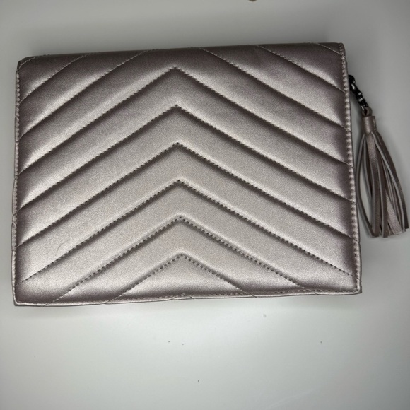 Neiman Marcus Silver Quilted Envelop Clutch GUC, 2 spots on inside see pictures - Picture 4 of 12